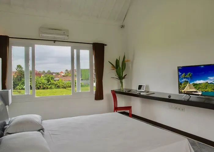 Julia | Heart Of | 350m Villa Seminyak (Bali)